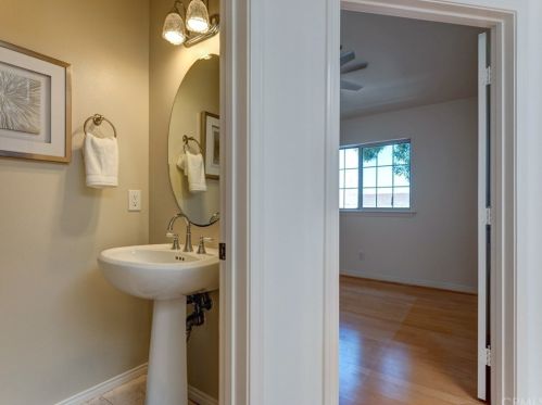 516 Francisca Ave, Redondo Beach CA  90277-7304 exterior
