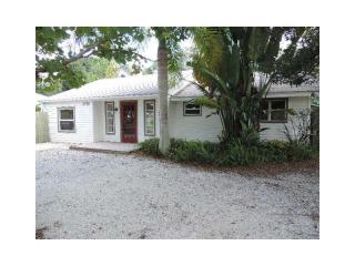 2716 Martin St, Sarasota, FL 34237-6304