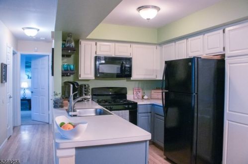 7 Stonyridge Dr, Lincoln Park, NJ 07035-2238