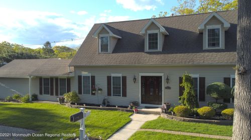342 Iroquois Dr, Bricktown, NJ 08724-4411