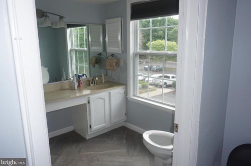 112 Biscayne Ct, Princeton NJ  08540-7806 exterior