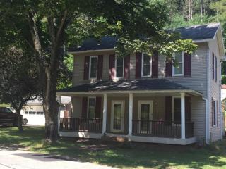 768 Marietta Rd, Hide Away Hills, OH 43107-9785