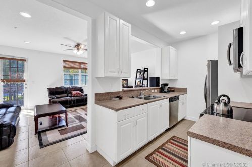 460 147 Ave, Hollywood FL 33027-6104 exterior