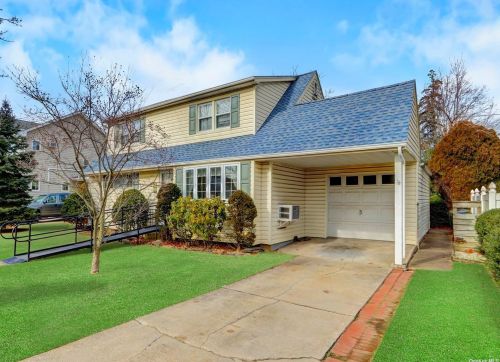 101 Campbell St, New Hyde Park, NY 11040-1758
