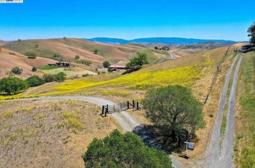 6901 Johnston Rd, Pleasanton CA  94588-9460 exterior