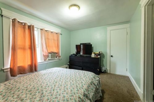 579 Cooke St, Waterbury CT  06710-1424 exterior