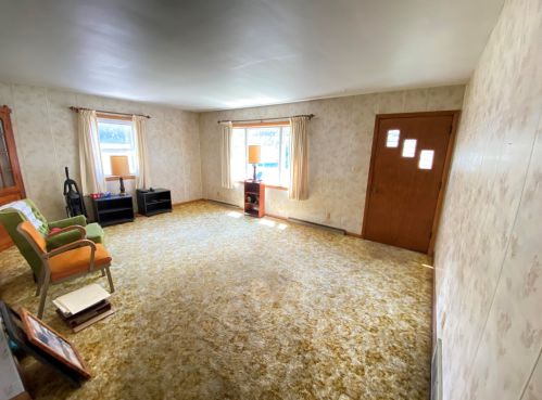19500 Highland Ave, Waukesha, WI 53146-2528