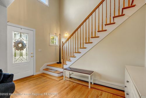 206 Walnut Dr, Bricktown, NJ 08724-1608
