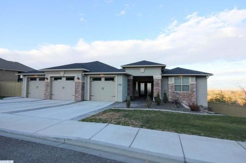 1400 52nd Ave, Kennewick, WA 99337-4631