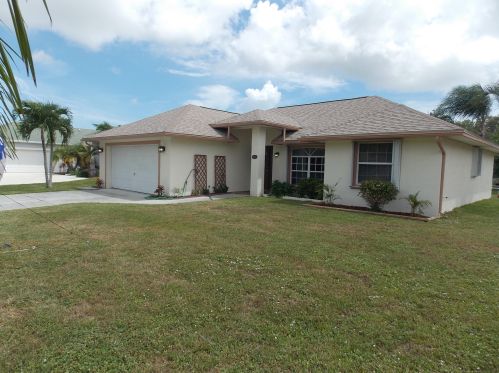 1949 Brisbane St, Fort Pierce, FL 34984-4479