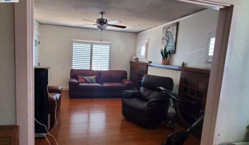 5314 Holland St, Oakland, CA 94601-5715