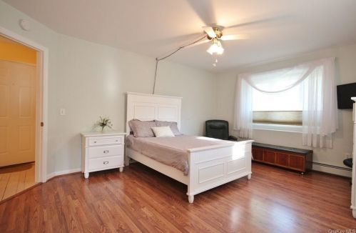 701 Eagle Bay Dr, Crotonville NY  10562-2372 exterior