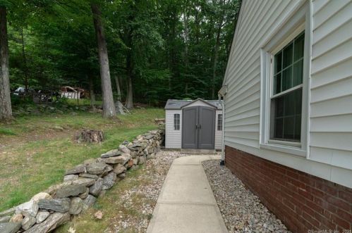 87 Briar Cliff Ave, Waterbury CT  06708-2901 exterior