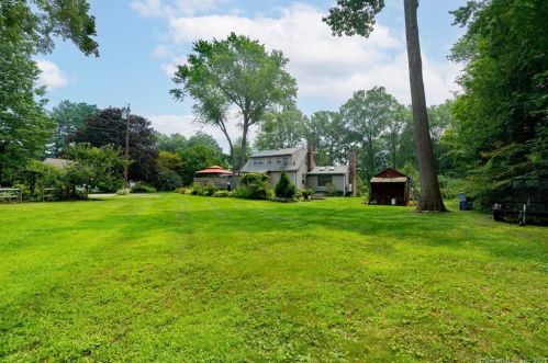 25 Losee Dr, Litchfield CT  06778-2507 exterior