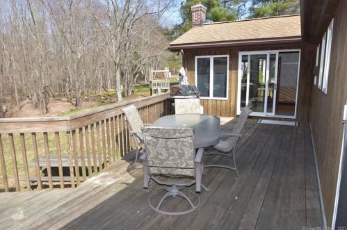10 Chapman Rd, East Hampton CT  06424-1310 exterior