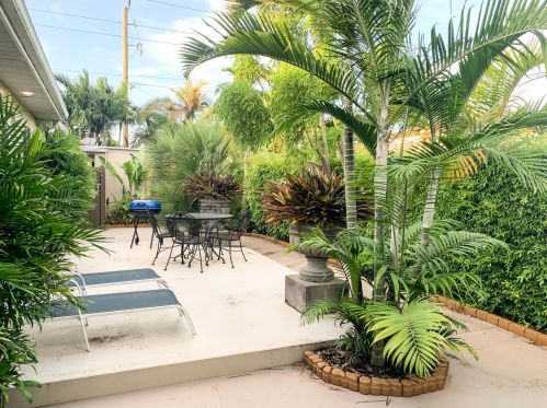 30 4th St, Dania Beach, FL 33004-4132