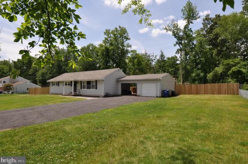 5 Oak Ave, Browns Mills NJ  08015-3215 exterior