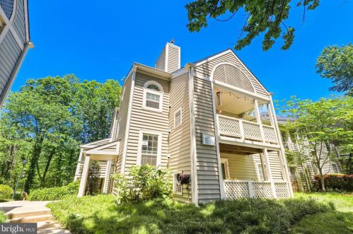 7798 Willow Point Dr, Falls Church, VA 22042-7575