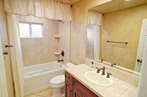 3367 Weatherford Ct, Simi Valley CA  93063-1328 exterior