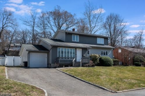 10 Overlook Ave, West Paterson, NJ 07424-1917