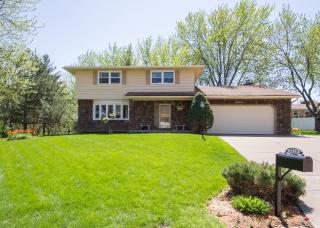 2529 Dale Ct, Panarama Park, IA 52722-2142