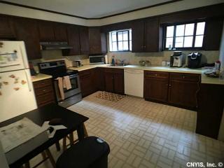 304 Demong Dr, Syracuse NY  13214-1417 exterior