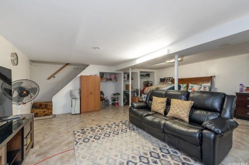 138 Gerhard Rd, Hicksville NY  11803-5513 exterior