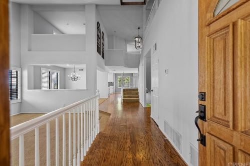 24066 Briardale Way, Santa Clarita, CA 91321-3946