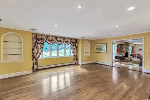 8 Emerson Rd, Muttontown NY  11545-3116 exterior