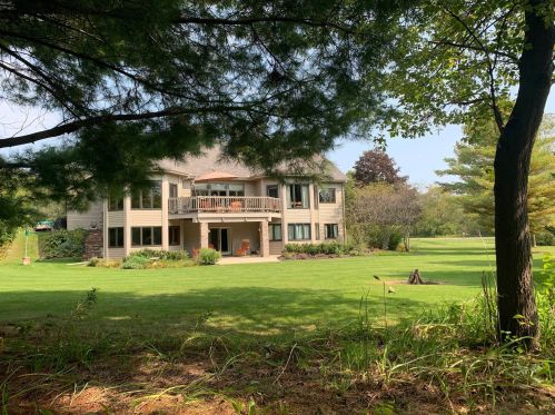 4411 Pleasant Hollow Rd, Jackson, WI 53037-9595