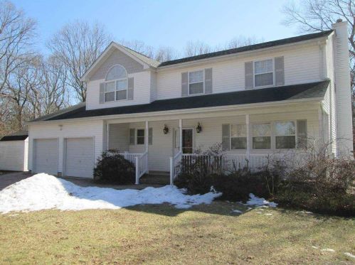 57 Smith Ln, South Setauket, NY 11720-3864