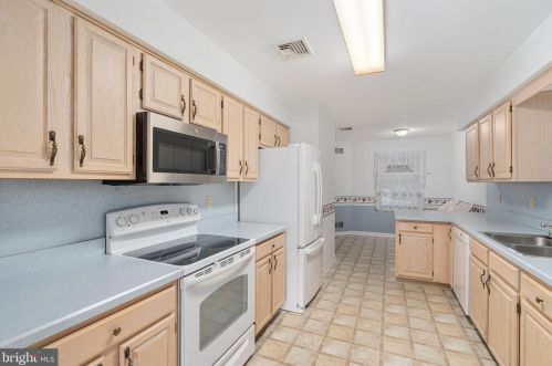 7772 Cross Creek Cir, Breinigsville PA  18031-1317 exterior