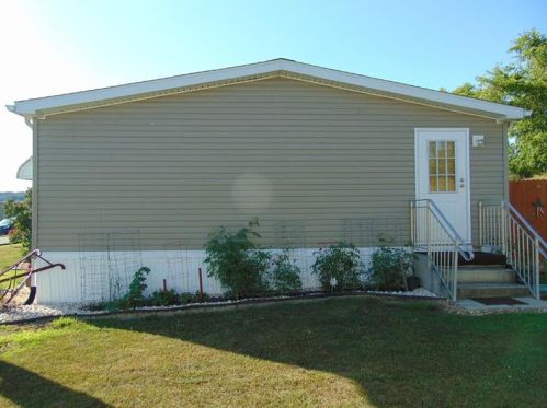 110 Route 21 Mhp, Fairdale, PA 15320-1618