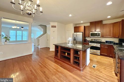 4905 Potomac Highlands Cir, Triangle VA  22172-1786 exterior