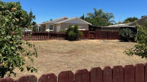 946 Fig Ln, Newman CA  95360-1109 exterior