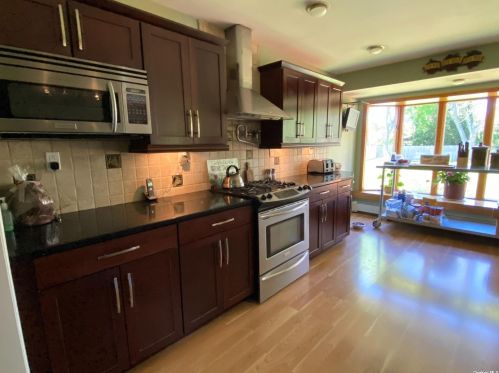 672 Larkfield Rd, Elwood NY  11731-5914 exterior