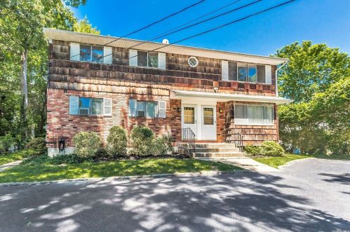 2 Maple Rd, Huntington Station, NY 11746-3051