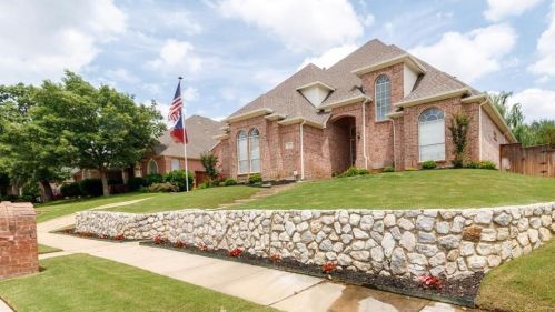 8212 Fenwick Dr, Fort Worth, TX 76182-8648