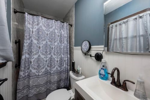 35 Montfort Rd, New Hamburg NY  12590-3520 exterior