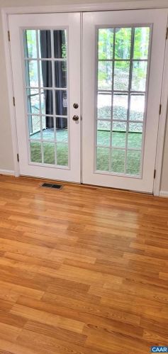 14 Riverwood Ct, Bybee VA  22963-3354 exterior