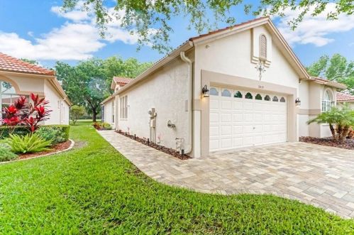 3819 Nottingham Dr, Tarpon Springs, FL 34688-7648