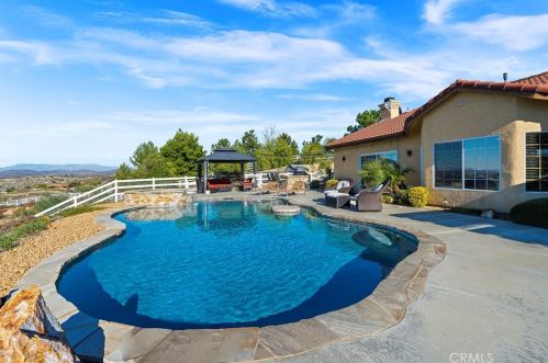 40107 Calle Breve, Temecula CA  92592-8692 exterior