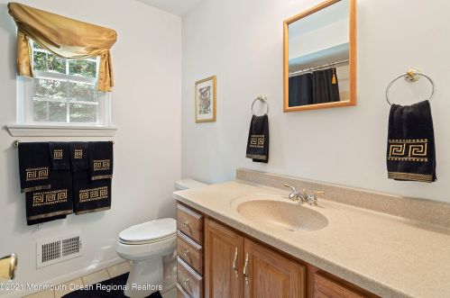 38 Jeanette St, Berkeley Township NJ  08721-3517 exterior