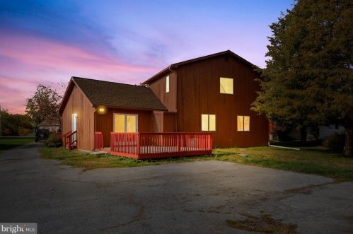 913 Johnson Dr, Gettysburg, PA 17325-8903