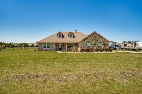 979 Lester Burt Rd, Farmersville, TX 75442