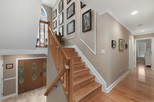 1425 Sunny Ridge Rd, Mohegan Lake, NY 10547-1436