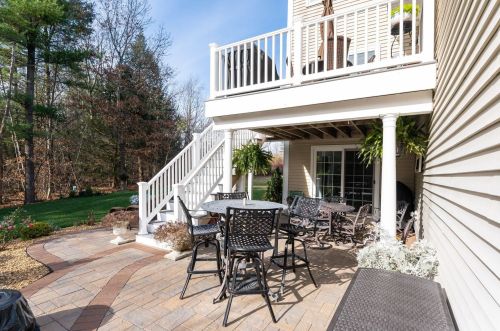 31 Southwoods Rd, Chester NH  03036-4344 exterior