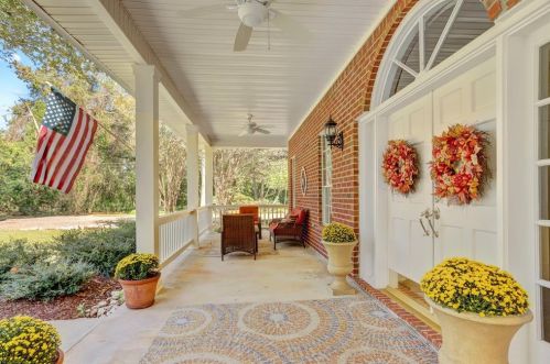 517 Lake Shore Dr, Dinsmore, TX 77488-9655