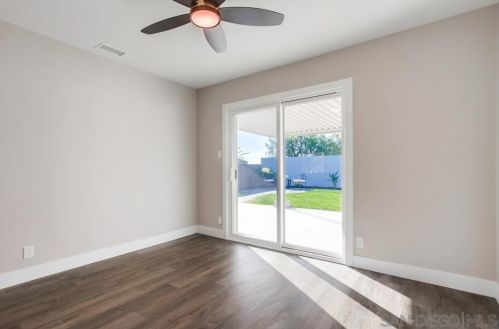 250 Delphinium St, Encinitas CA  92024-3303 exterior