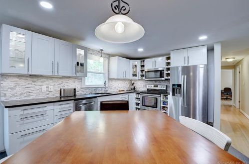 194 Weir St, Glastonbury, CT 06033-2712